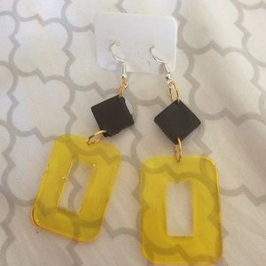 Mixed earrings (black and yellow)
